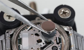 Giá thay pin đồng hồ đeo tay