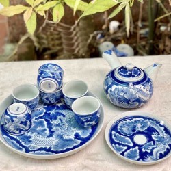 Ấm trà tay ngang men lam Long Ẩn Bát Tràng AC06A Ấm trà tay ngang men lam Long Ẩn Bát Tràng AC06A