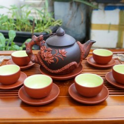 Ấm chén tử sa Bát Tràng đắp nổi hoa sen AC61