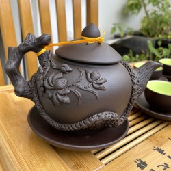 Ấm trà tử sa Bát Tràng đắp nổi hoa sen AC61B