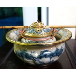 Điếu bát họa tiết nổi giả cổ men rạn bọc đồng DB04 Điếu bát họa tiết nổi giả cổ men rạn bọc đồng DB04