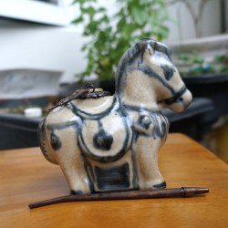 Tẩu điếu mini giả cổ men rạn hình ngựa Tẩu điếu mini giả cổ men rạn hình ngựa