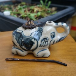 Điếu mini giả cổ men rạn hình voi Điếu mini giả cổ men rạn hình voi