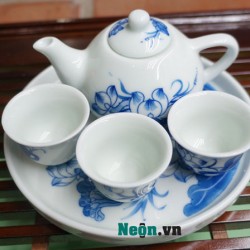 Bộ ấm chén bàn thờ Bát Tràng men lam vẽ sen AC51 Bộ ấm chén bàn thờ Bát Tràng men lam vẽ sen AC51