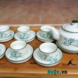Bình trà Bát Tràng giá rẻ họa tiết hoa sen AC41