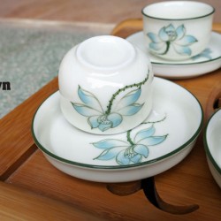 Bình trà Bát Tràng giá rẻ họa tiết hoa sen AC41