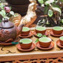 Ấm trà tử sa Bát Tràng đắp nổi hoa phù dung đỏ đen AC46