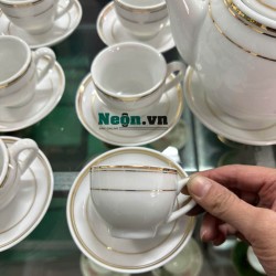 Bộ ấm trà sứ trắng kẻ 3 chỉ vàng Bát Tràng dáng Minh Long AC71B Bộ ấm trà sứ trắng kẻ 3 chỉ vàng Bát Tràng dáng Minh Long AC71B