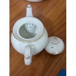 Bộ ấm trà sứ trắng Bát Tràng dáng phú quý kẻ chỉ vàng AC76A