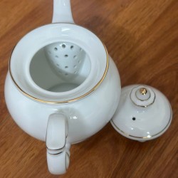 Bộ ấm trà sứ trắng Bát Tràng dáng phú quý kẻ chỉ vàng AC76A Bộ ấm trà sứ trắng Bát Tràng dáng phú quý kẻ chỉ vàng AC76A