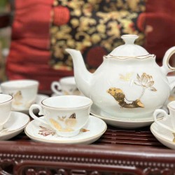 Bộ ấm trà sứ trắng Bát Tràng vẽ vàng sen chuồn AC80B