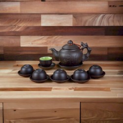 Ấm chén gốm tử sa Bát Tràng khắc sen quai đắp AC95