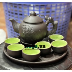 Ấm chén gốm tử sa Bát Tràng khắc sen quai đắp khay tròn AC95B