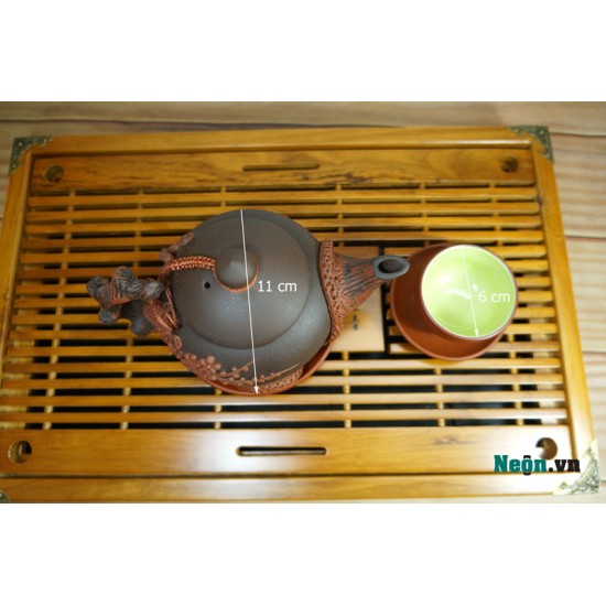 Ấm chén tử sa Bát Tràng đắp nổi hoa đào AC57A