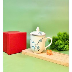 Cốc sứ có nắp Bát Tràng men kem hoa đào xanh