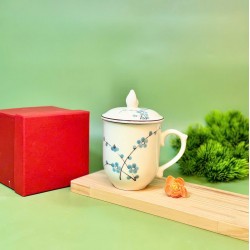 Cốc sứ có nắp Bát Tràng men kem hoa đào xanh