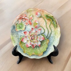 Đĩa cảnh trang trí Bát Tràng đắp nổi hoa sen cá D37B