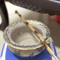 Điếu bát men rạn bọc đồng họa tiết Trúc lâm Bát Tràng DB09F Điếu bát men rạn bọc đồng họa tiết Trúc lâm Bát Tràng DB09F