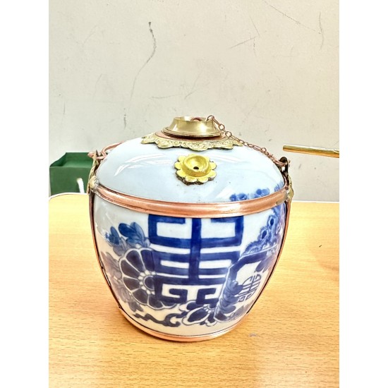 Điếu bát tô men chàm giả cổ vẽ Mai Cài Thọ bọc đồng DB19A Điếu bát tô men chàm giả cổ vẽ Mai Cài Thọ bọc đồng DB19A