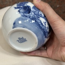 Bình đựng trà (hộp đựng chè) men lam giả cổ vẽ Tùng Lâm Thất Hiền LC02A