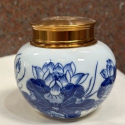 Bình đựng trà (hộp đựng chè) men lam giả cổ vẽ hoa sen LC02B