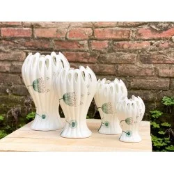 Lọ hoa dáng bàn tay Phật vẽ bồ công LH033BC