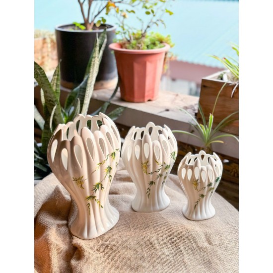 Lọ hoa dáng bàn tay Phật vẽ trúc xanh LH033TX