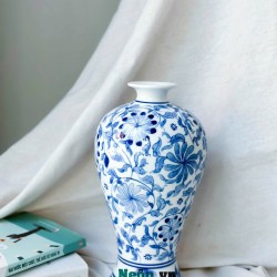 Lọ hoa Bát Tràng dáng mai bình men lam vẽ hoa dây LH038B Lọ hoa Bát Tràng dáng mai bình men lam vẽ hoa dây LH038B