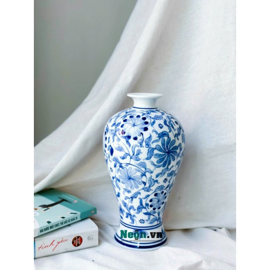 Lọ hoa Bát Tràng dáng mai bình men lam vẽ hoa dây LH038B