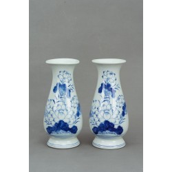 Đôi lọ hoa thờ dáng huệ men lam Sen Đại Cát LHT03