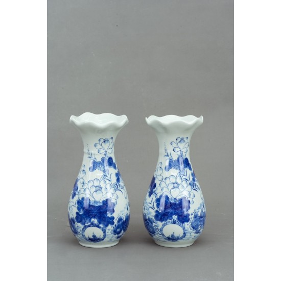 Đôi lọ hoa thờ miệng lượn men lam Sen Cá LHT03A