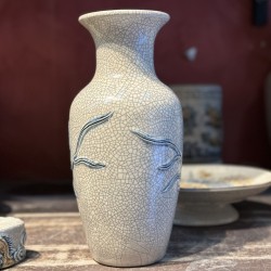 Lọ hoa thờ dáng lục bình men rạn đắp nổi Sen Cát Tường LHT04