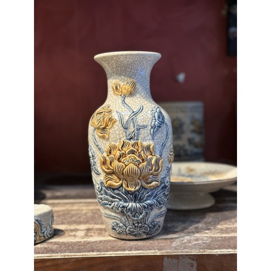 Lọ hoa thờ dáng lục bình men rạn đắp nổi Sen Cát Tường LHT04