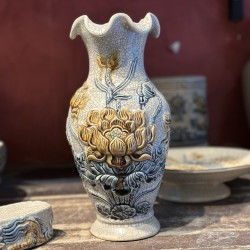 Lọ hoa thờ men rạn đắp nổi miệng lượn Hoa Sen Cát Tường LHT04A