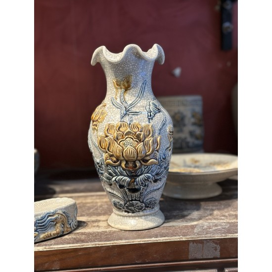 Lọ hoa thờ men rạn đắp nổi miệng lượn Hoa Sen Cát Tường LHT04A