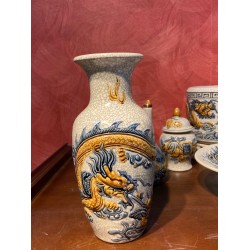 Lọ hoa thờ dáng lục bình men rạn đắp nổi Rồng LHT05