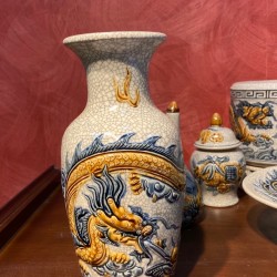 Lọ hoa thờ dáng lục bình men rạn đắp nổi Rồng LHT05