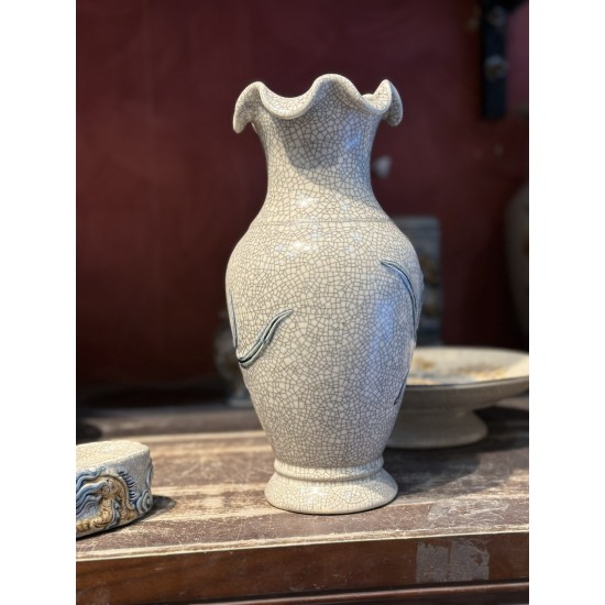 Lọ hoa thờ men rạn đắp nổi miệng lượn Hoa Sen Cát Tường LHT04A