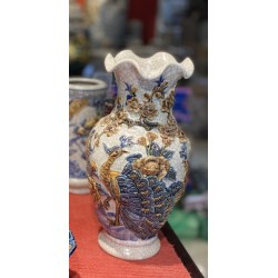 Lọ hoa thờ miệng lượn men rạn đắp nổi Công Đào LHT06