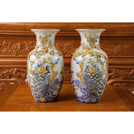 Lọ hoa thờ men rạn đắp nổi Công Đào LHT06A