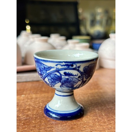 Ly sứ uống rượu men lam vẽ hoa dây LS03A