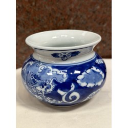 Ống đựng bã trầu men lam giả cổ vẽ Long Ẩn OBV02 Ống đựng bã trầu men lam giả cổ vẽ Long Ẩn OBV02