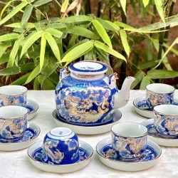 Bộ ấm pha trà Bát Tràng men lam nắp lõm vẽ vàng AC11A