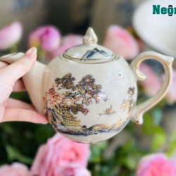 Bộ ấm chén Bát Tràng cao cấp vẽ vàng họa tiết Tùng chùa AC38B Bộ ấm chén Bát Tràng cao cấp vẽ vàng họa tiết Tùng chùa AC38B