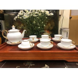 Bộ ấm chén Bát Tràng vẽ vàng 24k cao cấp AC27C Bộ ấm chén Bát Tràng vẽ vàng 24k cao cấp AC27C