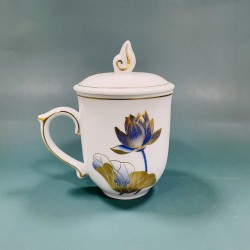 Cốc sứ trắng hoa sen viền vàng kim có nắp Bát Tràng