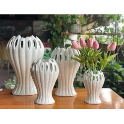 Lọ hoa dáng bàn tay Phật trơn trắng khử LH031