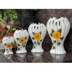 Lọ hoa dáng bàn tay Phật vẽ hoa cúc vàng LH033CV